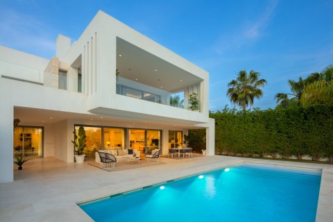 Villa en venta en Nueva Andalucía, Málaga, España 5 dormitorios, 599 m2 No. 53499 - foto 29