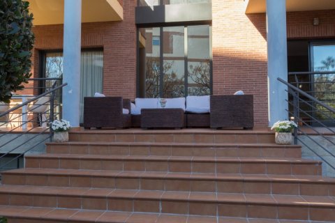 Villa en venta en Salou, Tarragona, España 5 dormitorios, 300 m2 No. 53618 - foto 4