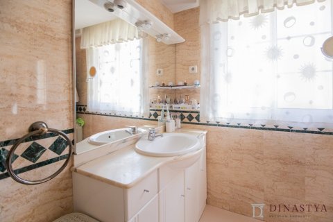 Casa adosada en venta en Salou, Tarragona, España 5 dormitorios, 300 m2 No. 53648 - foto 15