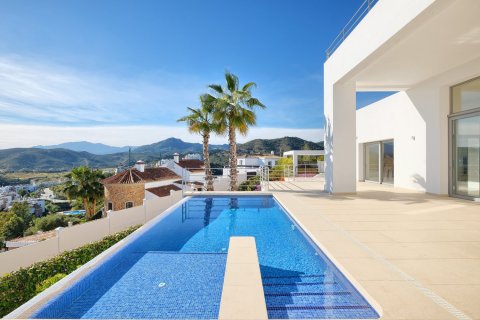 Villa en venta en Benahavís, Málaga, España 4 dormitorios, 288 m2 No. 53531 - foto 1