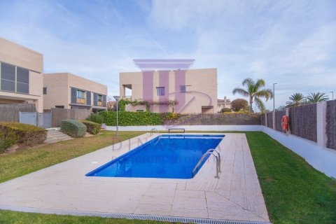 Casa adosada en venta en Vilafortuny, Tarragona, España 2 dormitorios, 172 m2 No. 53638 - foto 2