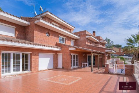 Сasa en venta en Tarragona, España 6 dormitorios, 280 m2 No. 53644 - foto 1