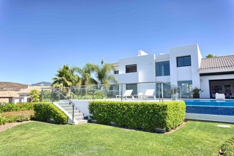 Villa en venta en Benahavís, Málaga, España 5 dormitorios, 814 m2 No. 53481 - foto 2