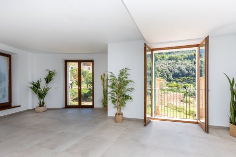 Casa adosada en venta en Fornalutx, Mallorca, España 3 dormitorios, 265 m2 No. 48086 - foto 2