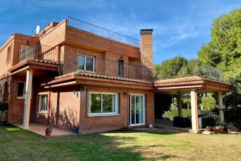 Villa en venta en València, España 6 dormitorios, 308 m2 No. 53872 - foto 1