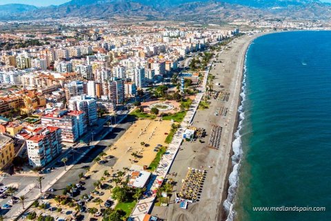 Casa adosada en venta en Vélez-Málaga, Málaga, España 4 dormitorios, 115 m2 No. 53739 - foto 10