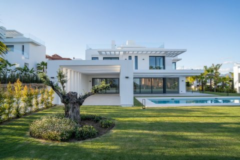 Villa en venta en Marbella, Málaga, España 5 dormitorios, 557 m2 No. 55421 - foto 1