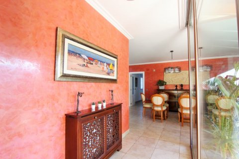 Villa en venta en L'Eliana, València, España 5 dormitorios, 412 m2 No. 53877 - foto 4
