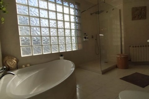 Villa en venta en La Canada, València, España 6 dormitorios, 326 m2 No. 53923 - foto 6