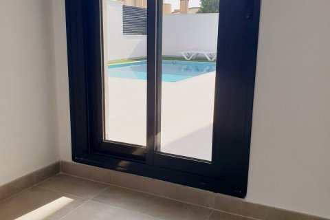 Villa en venta en Pinar De Campoverde, Alicante, España 3 dormitorios, 116 m2 No. 56226 - foto 4