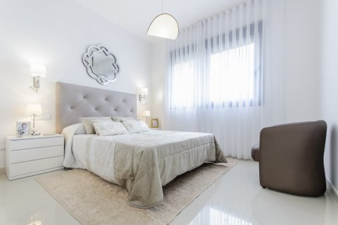 Villa en venta en San Miguel de Salinas, Alicante, España 4 dormitorios, 135 m2 No. 56220 - foto 12