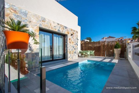 Villa en venta en Villamartin, Alicante, España 3 dormitorios, 94 m2 No. 53982 - foto 1