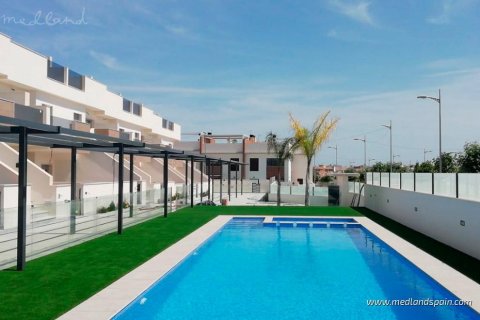 Apartamento en venta en Pilar de la Horadada, Alicante, España 2 dormitorios, 79 m2 No. 9164 - foto 1