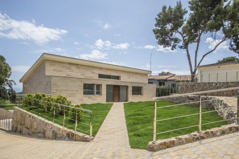 Villa en venta en Barcelona, España 4 dormitorios, 454 m2 No. 58526 - foto 3