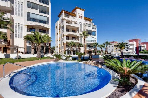 Apartamento en venta en Torrevieja, Alicante, España 2 dormitorios, 85 m2 No. 58580 - foto 1