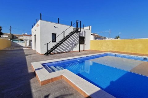 Villa en venta en Torrevieja, Alicante, España 3 dormitorios, 102 m2 No. 58326 - foto 1