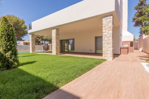 Villa en venta en Campoamor, Alicante, España 5 dormitorios, 256 m2 No. 58546 - foto 2
