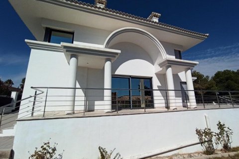 Villa en venta en Villamartin, Alicante, España 9 dormitorios, 500 m2 No. 59034 - foto 3