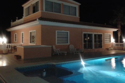 Villa en venta en Calpe, Alicante, España 5 dormitorios, 460 m2 No. 58357 - foto 3