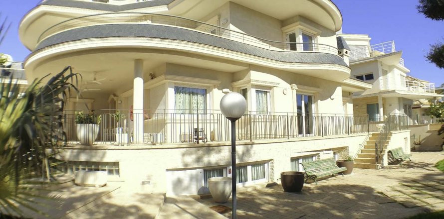 Villa en Alicante, España 11 dormitorios, 1147 m2 No. 58943