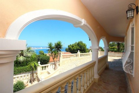 Villa en venta en Calpe, Alicante, España 5 dormitorios, 303 m2 No. 59104 - foto 1