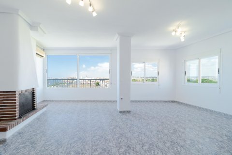 Casa adosada en venta en Torrevieja, Alicante, España 3 dormitorios, 89 m2 No. 58467 - foto 2