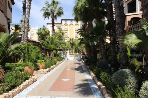 Apartamento en venta en Torrevieja, Alicante, España 3 dormitorios, 94 m2 No. 58433 - foto 3