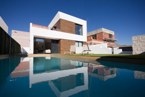 Villa en venta en El Campello, Alicante, España 3 dormitorios, 220 m2 No. 58003 - foto 1