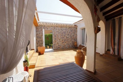 Villa en venta en Calpe, Alicante, España 3 dormitorios, 234 m2 No. 58751 - foto 1