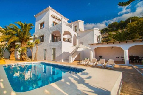Villa en venta en Calpe, Alicante, España 3 dormitorios, 190 m2 No. 59217 - foto 1