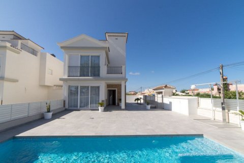Villa en venta en Torrevieja, Alicante, España 5 dormitorios, 173 m2 No. 59400 - foto 2