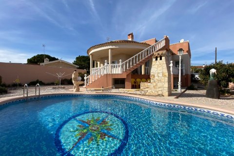 Villa en venta en Los Balcones, Alicante, España 3 dormitorios, 220 m2 No. 58556 - foto 1