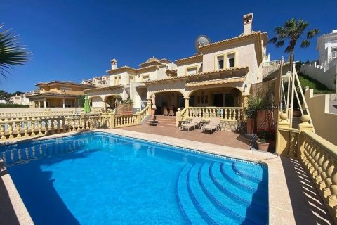 Villa en venta en Calpe, Alicante, España 4 dormitorios, 216 m2 No. 59671 - foto 1