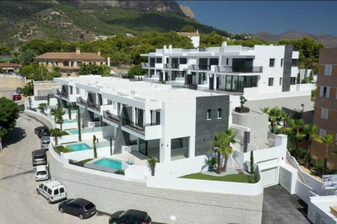 Casa adosada en venta en Calpe, Alicante, España 3 dormitorios, 346 m2 No. 58172 - foto 3