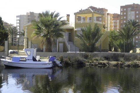 Villa en venta en La Manga del Mar Menor, Murcia, España 3 dormitorios, 372 m2 No. 59090 - foto 5