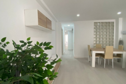 Apartamento en venta en Alicante, España 3 dormitorios, 111 m2 No. 58722 - foto 2