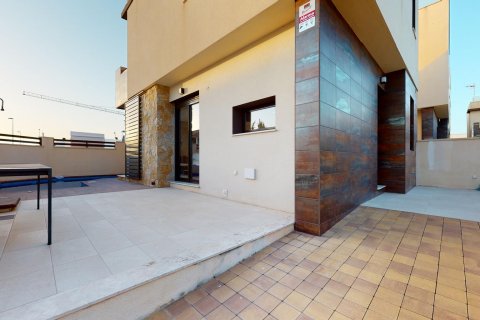 Villa en venta en San Pedro del Pinatar, Murcia, España 2 dormitorios, 96 m2 No. 58587 - foto 2