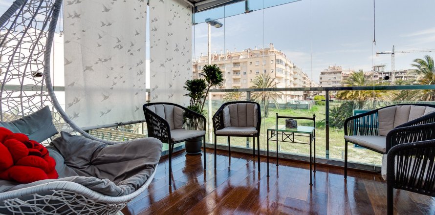 Apartamento en Torrevieja, Alicante, España 3 dormitorios, 117 m2 No. 58684