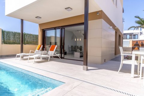 Villa en venta en San Pedro del Pinatar, Murcia, España 3 dormitorios, 105 m2 No. 58115 - foto 1