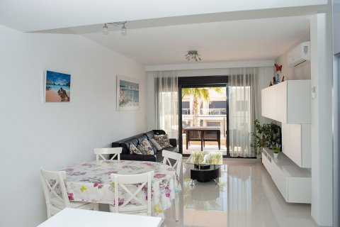 Apartamento en venta en Torre de la Horadada, Alicante, España 2 dormitorios, 68 m2 No. 58371 - foto 2
