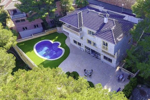 Villa en venta en Campoamor, Alicante, España 6 dormitorios, 360 m2 No. 58983 - foto 2
