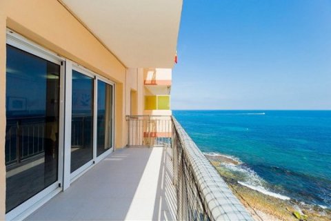 Apartamento en venta en Torrevieja, Alicante, España 2 dormitorios, 76 m2 No. 58330 - foto 1