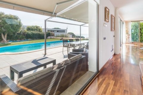 Villa en venta en Barcelona, España 6 dormitorios, 424 m2 No. 58529 - foto 2
