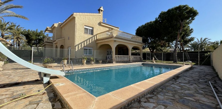 Villa en Cabo Roig, Alicante, España 4 dormitorios, 245 m2 No. 59028