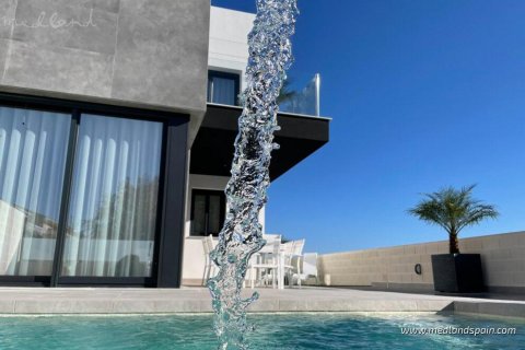 Villa en venta en Torrevieja, Alicante, España 3 dormitorios, 175 m2 No. 34562 - foto 3