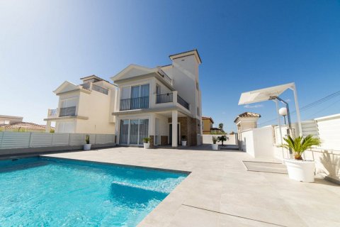 Villa en venta en Torrevieja, Alicante, España 5 dormitorios, 173 m2 No. 59400 - foto 3