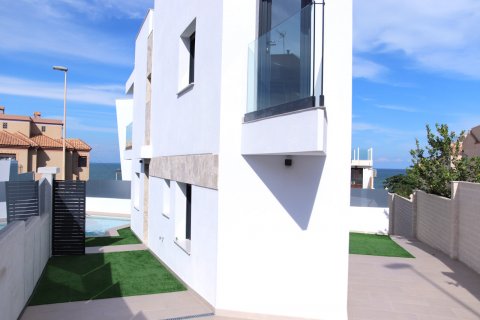 Villa en venta en La Mata, Alicante, España 3 dormitorios, 175 m2 No. 58830 - foto 4