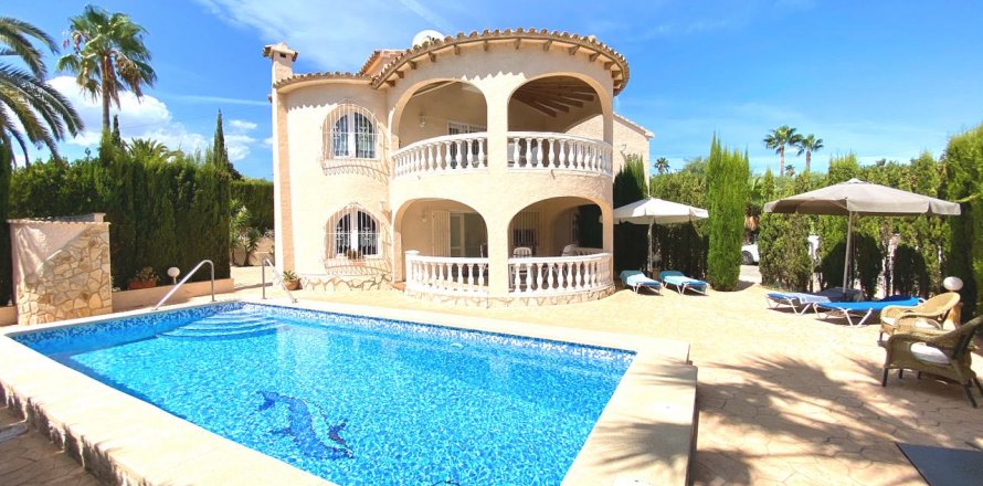 Villa en Calpe, Alicante, España 6 dormitorios, 240 m2 No. 59805