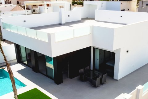 Villa en venta en San Pedro del Pinatar, Murcia, España 3 dormitorios, 110 m2 No. 58721 - foto 1