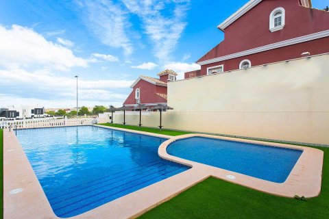 Villa en venta en Villamartin, Alicante, España 3 dormitorios, 218 m2 No. 58475 - foto 1